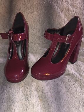 MADDEN GIRL Patent T-Strap Block Heels Size 5